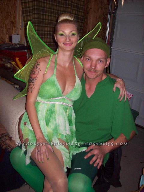 Para marido e esposa, a fantasia Peter Pan e Sininho é a opção perfeita