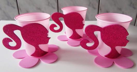 Lembrancinha da Barbie porta doces em EVA
