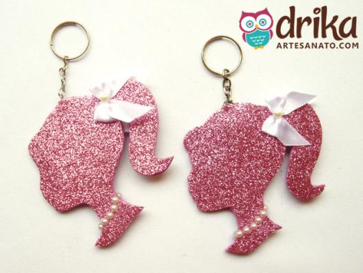 Lembrancinha da Barbie porta chaveiro em EVA