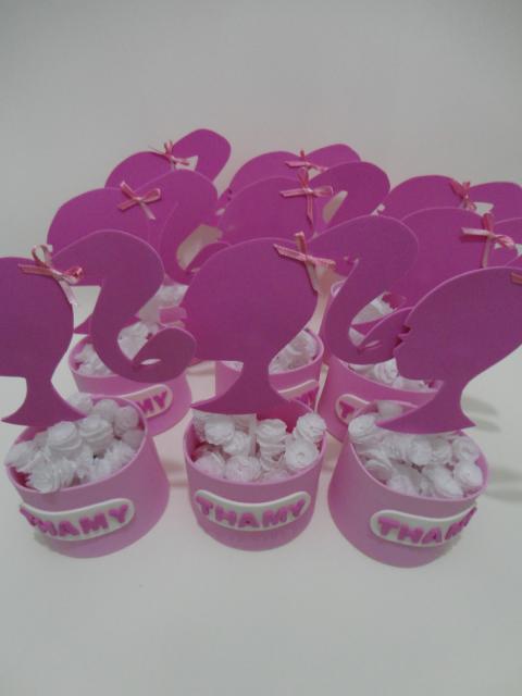 Lembrancinha da Barbie porta balas em EVA