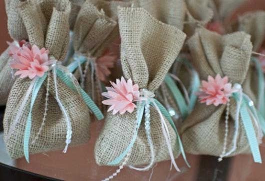 Lembrancinha simples de casamento com juta