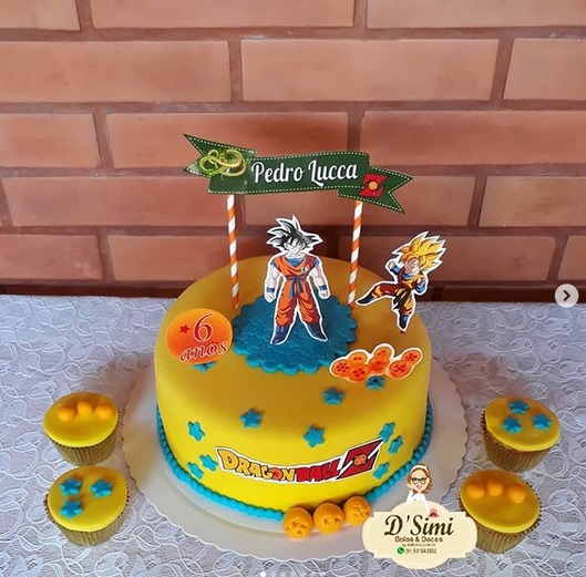 bolo redondo com toppers