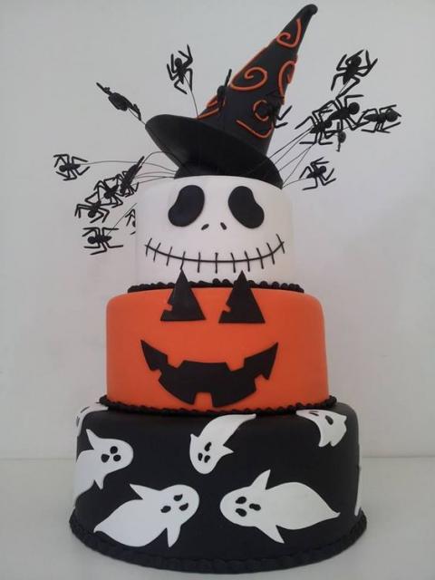 Bolo Halloween fake com 3 andares
