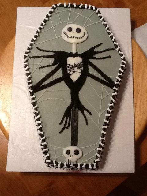 Bolo Halloween caixão cinza
