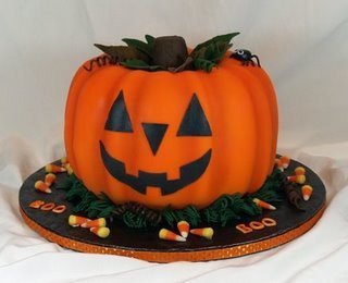Bolo Halloween com formato de abóbora de pasta americana