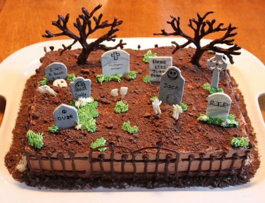 Bolo Halloween cemitério de chocolate