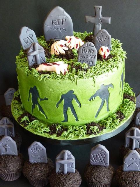 Bolo Halloween cemitério decorado com chantilly verde