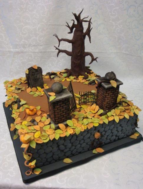 Bolo Halloween cemitério decorado com pasta americana