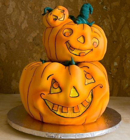 Bolo Halloween abóbora decorado com pasta americana