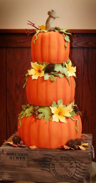 Bolo Halloween abóbora com 3 andares