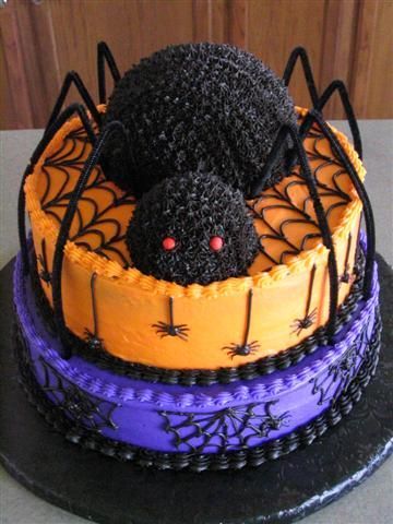Bolo Halloween aranha decorado com aranha gigante