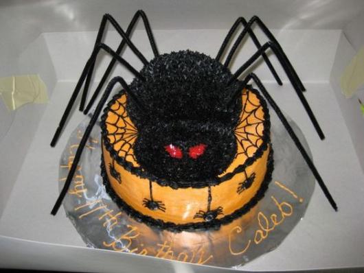 Bolo Halloween aranha decorado com aranha de chocolate