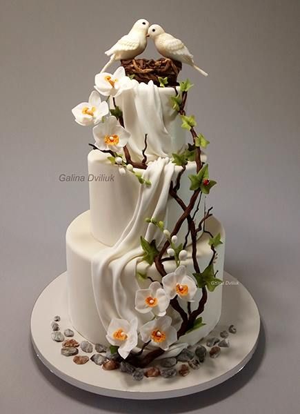 Bolos diferentes: Com pombas de pasta americana