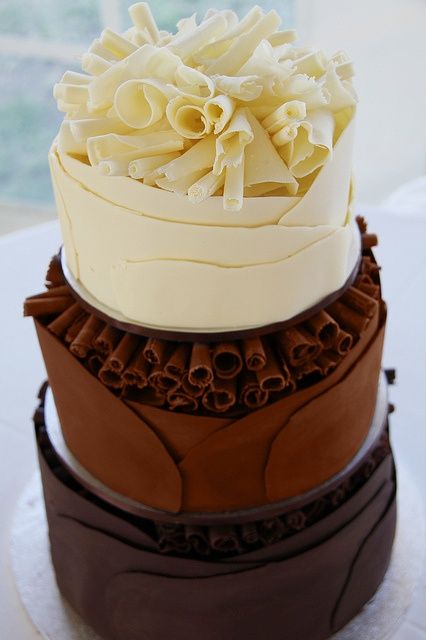 Bolos diferentes: Decoração com chocolate preto e branco