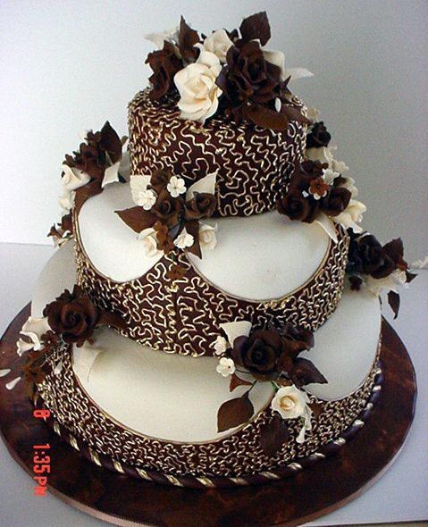 Bolos diferentes: Decoração com flores de chocolate