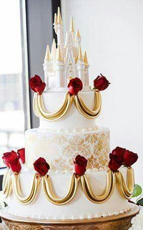 Bolos diferentes de casamento com castelo no topo