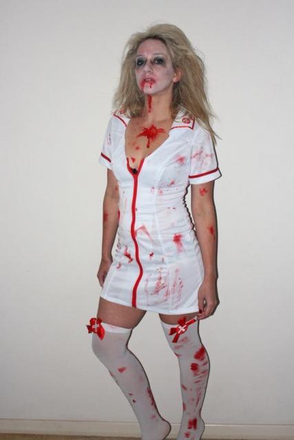 Fantasia de zumbi feminina: Enfermeira com vestido curto