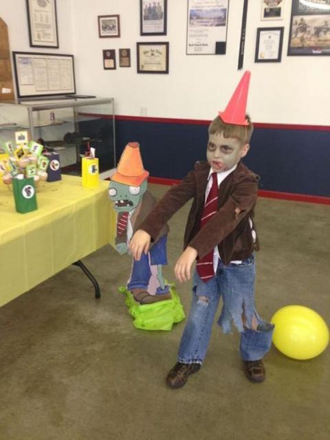 Fantasia de zumbi infantil: com calça jeans