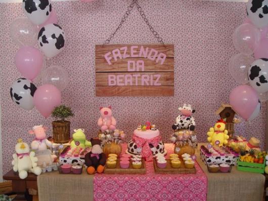 Festa fazendinha rosa decoração simples bichinhos de pelúcia