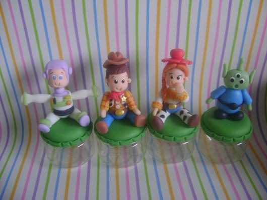 Experimente fazer lembrancinhas Toy Story de biscuit