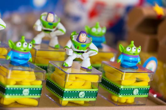 Caixinhas com balas e decoradas do Toy sTory