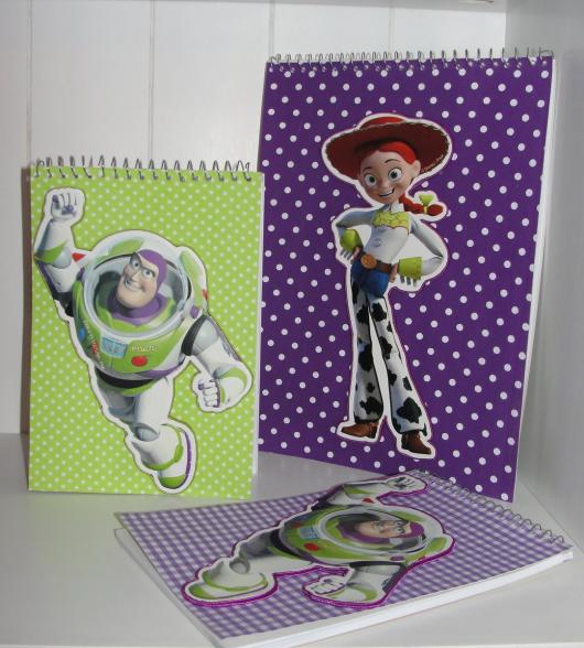 Outra alternativa são os cadernos e scrapbooks do Toy Story