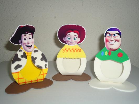 O porta bombons é opção de lembrancinha simples Toy Story