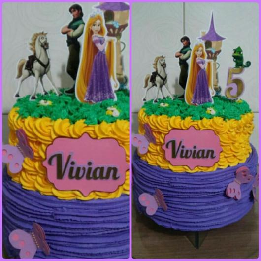 Enfeites de papel ajudam a decorar o bolo temático da Rapunzel