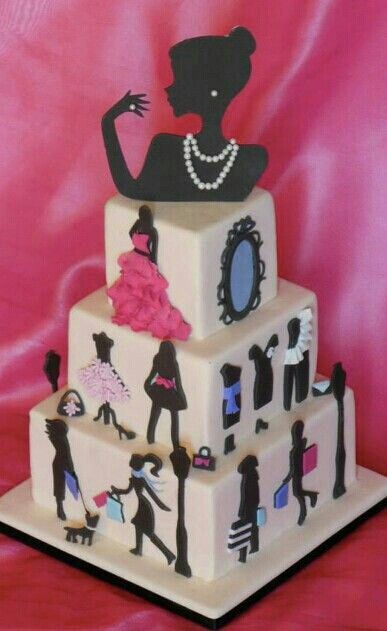 Bolo de 18 anos: Criativo com apliques femininos