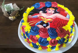 Bolo super-heróis: Com papel de arroz da Mulher Maravilha
