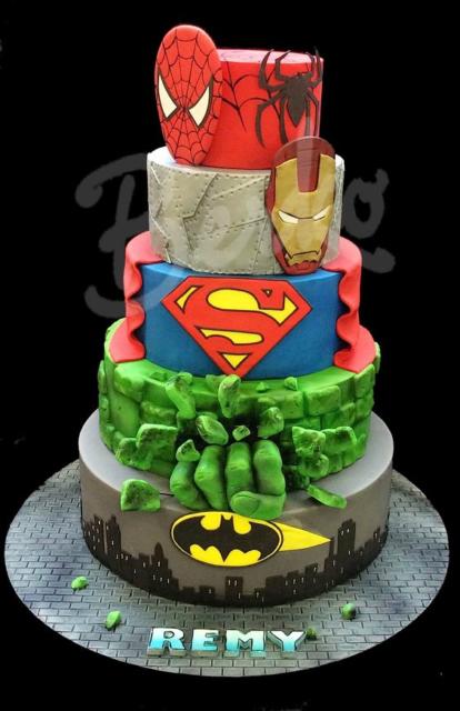 Bolo super-heróis: Com 5 andares