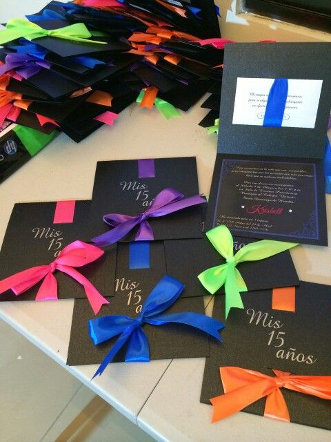 Como organizar uma festa de 15 anos: Convite Festa Neon