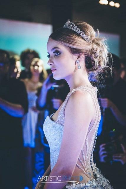 Como organizar uma festa de 15 anos: Penteado com coque