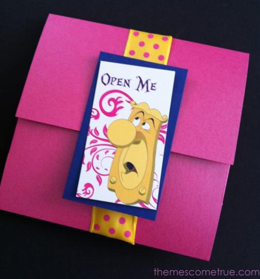 Convite Alice no País das Maravilhas: Rosa com fita amarela