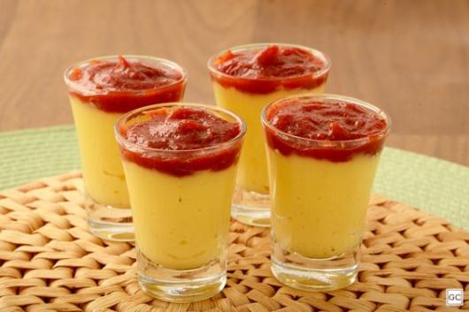 Doces para chá de bebê junino: curau com goiabada