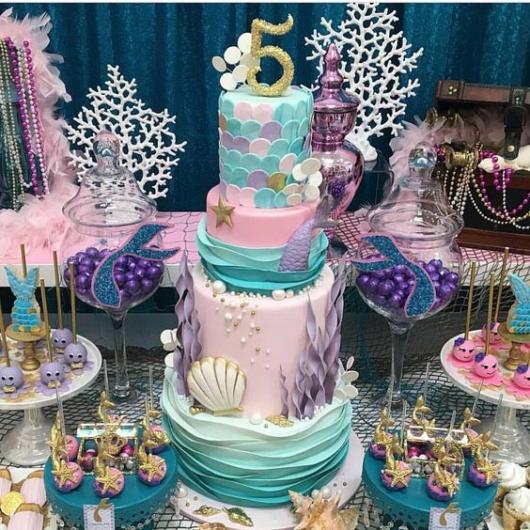 Festa Sereia: Luxo com bolo de 5 andares