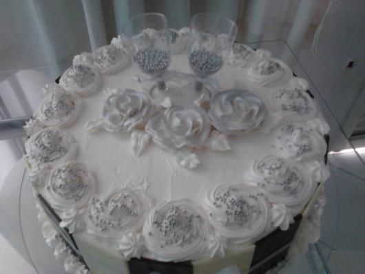 bolo de bodas de prata com rosas de glacê
