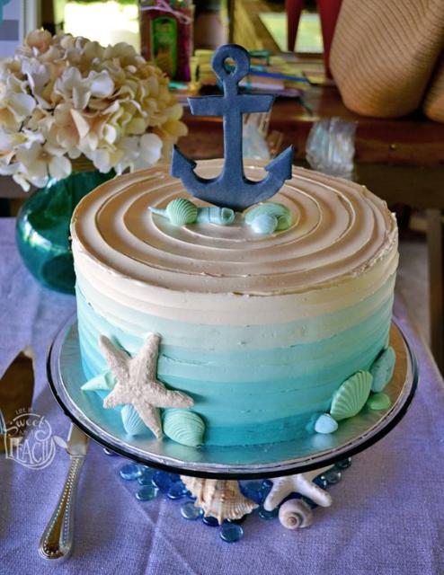 Bolo marinheiro: Decorado com chantilly e aplique de estrela do mar