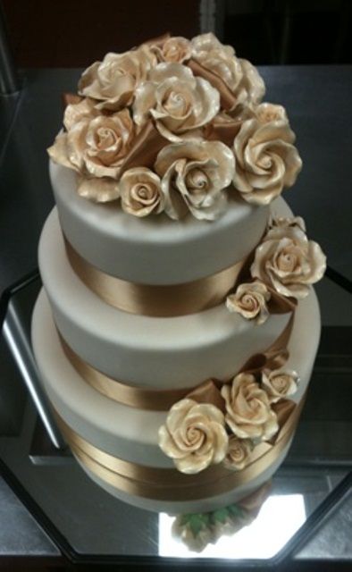 Bolos mais lindos do mundo: Bolo para casamento branco e dourado