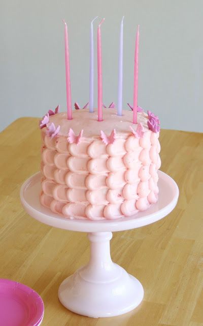 Bolo de borboleta: Com chantilly rosa