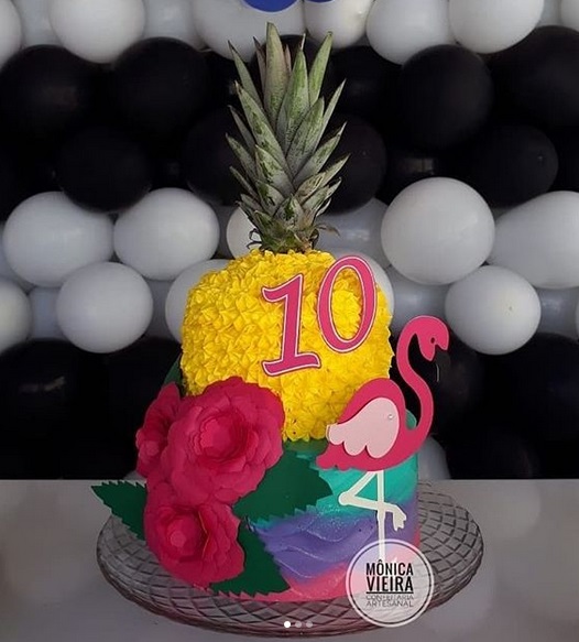 bolo simples abacaxi e flamingo