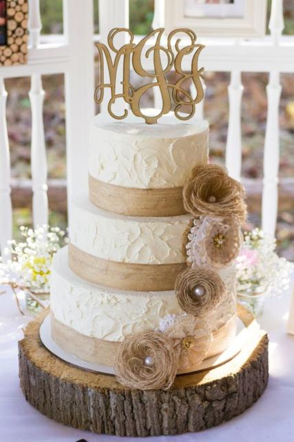Bolo Rústico: Para casamento com flores bege