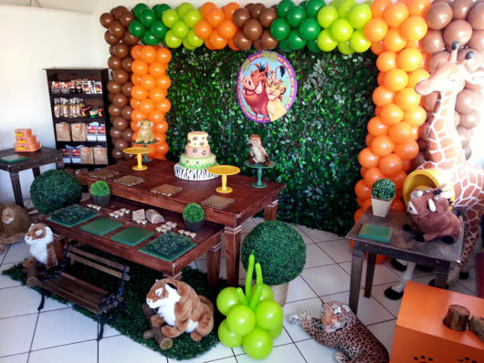 Decoração da Festa Rei Leão provençal no estilo rústico