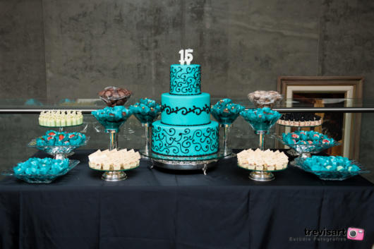 Mesa de 15 anos: Azul Tiffany e preto