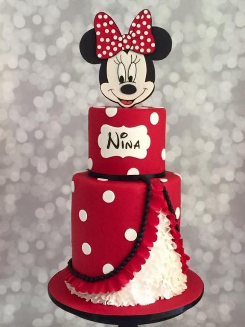Bolo fake da Minnie imitando vestido da personagem.