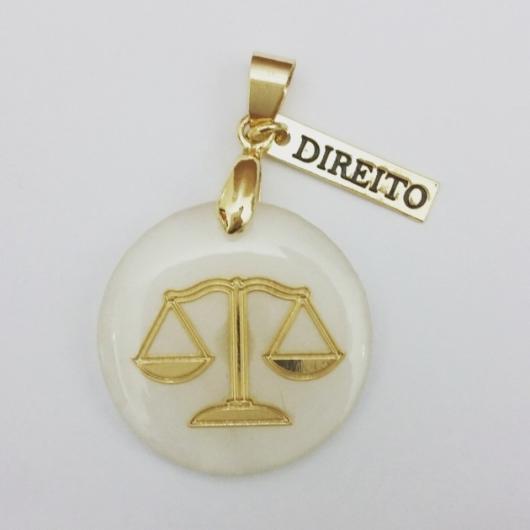 pingente dourado presente para advogado