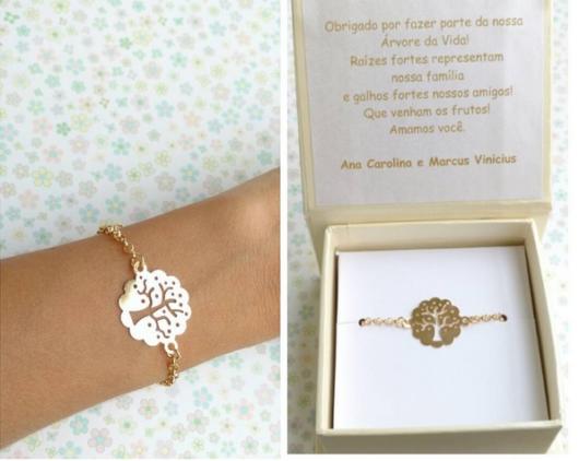 convite madrinha com um pulseira de presente
