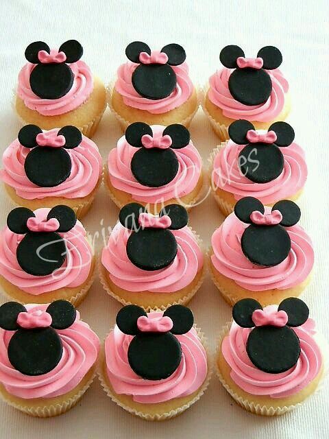 Cupcake rosa com Minnie.