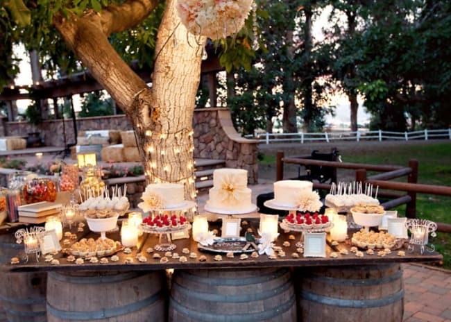 Mesa de doces para casamento rústico