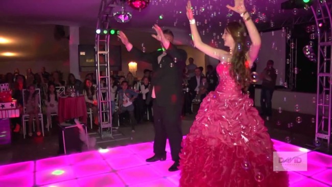 Valsa maluca em festa de 15 anos